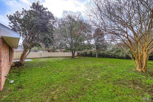 6555 Eagle Crest Dr, Milton, FL 32570