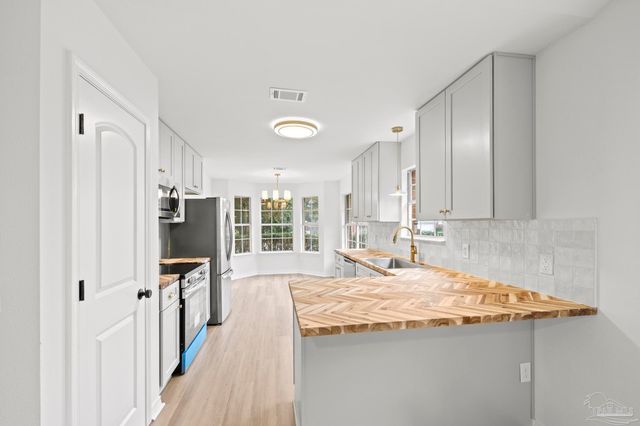 6555 Eagle Crest Dr, Milton, FL 32570