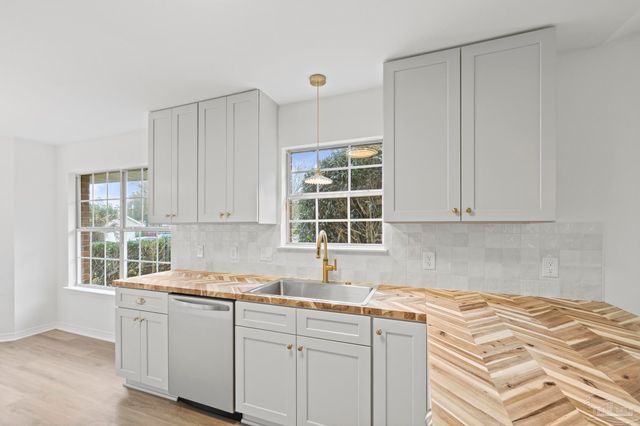 6555 Eagle Crest Dr, Milton, FL 32570