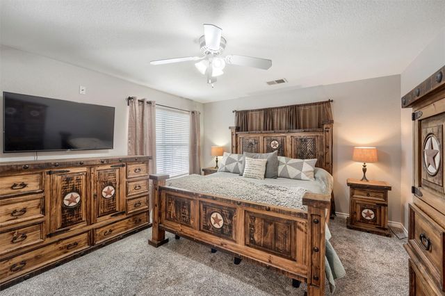 1105 2nd ST, Jarrell, TX 76537