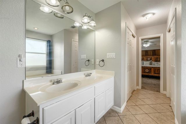1105 2nd ST, Jarrell, TX 76537