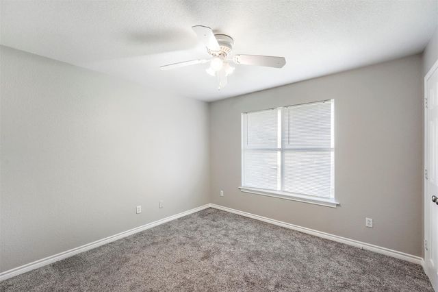1105 2nd ST, Jarrell, TX 76537