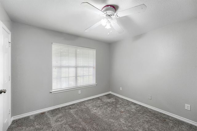 1105 2nd ST, Jarrell, TX 76537