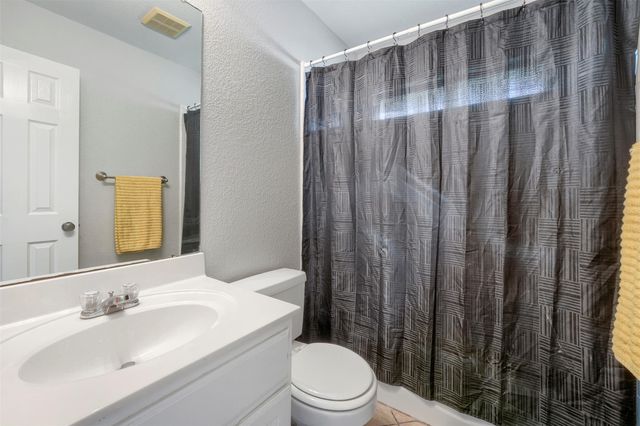 1105 2nd ST, Jarrell, TX 76537