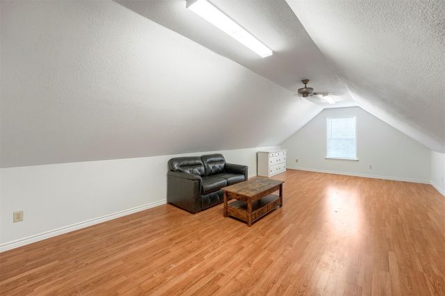 1105 2nd ST, Jarrell, TX 76537
