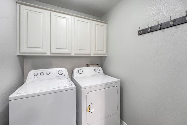 1105 2nd ST, Jarrell, TX 76537
