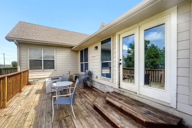 1105 2nd ST, Jarrell, TX 76537