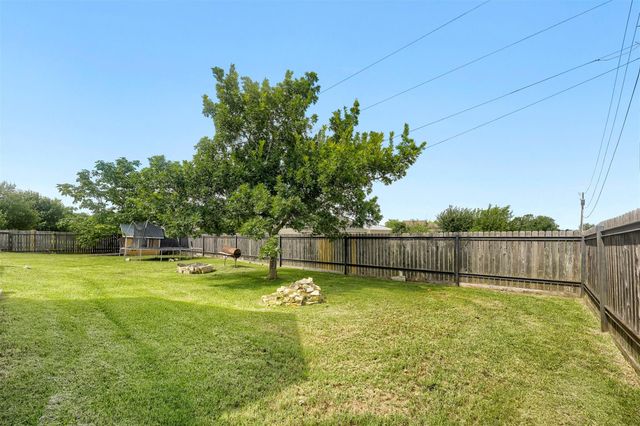 1105 2nd ST, Jarrell, TX 76537