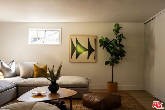 4725 Cedros Avenue, Sherman Oaks, CA 91403