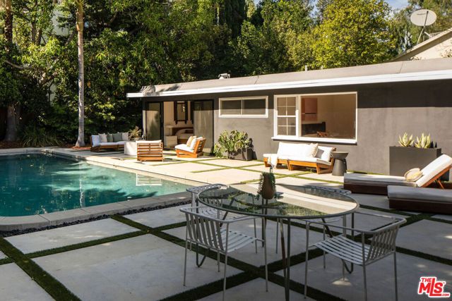 4725 Cedros Avenue, Sherman Oaks, CA 91403