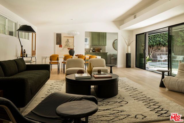 4725 Cedros Avenue, Sherman Oaks, CA 91403