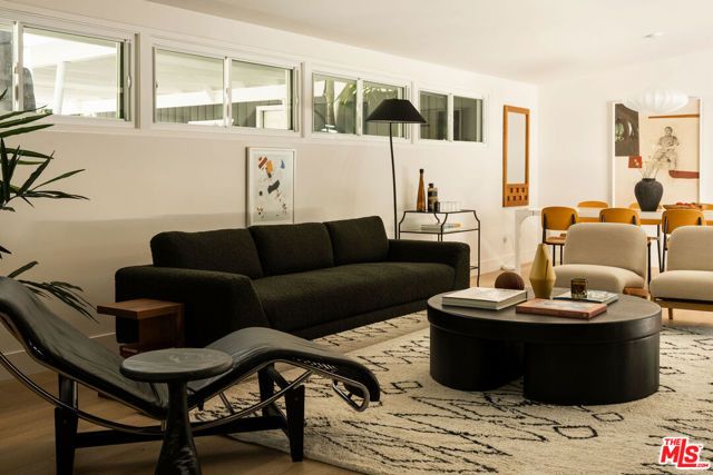 4725 Cedros Avenue, Sherman Oaks, CA 91403