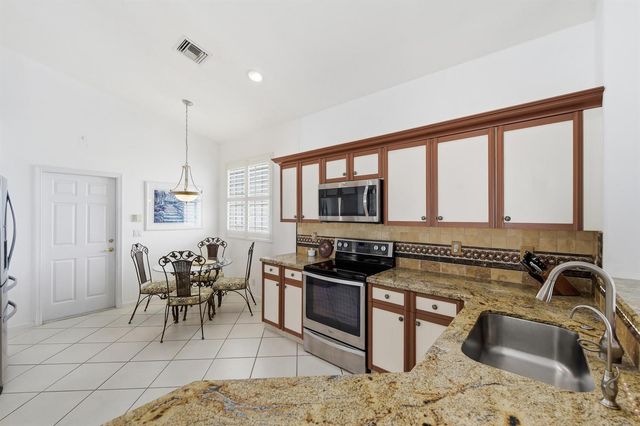 7229 Cataluna Circle, Delray Beach, FL 33446