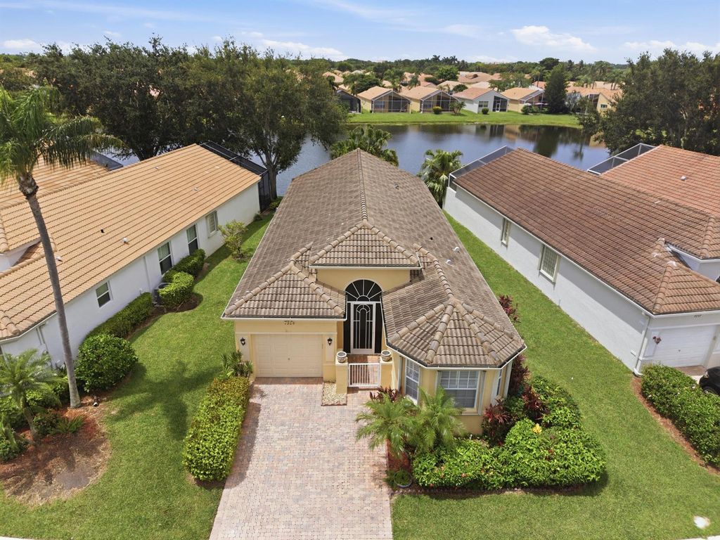 7229 Cataluna Circle, Delray Beach, FL 33446