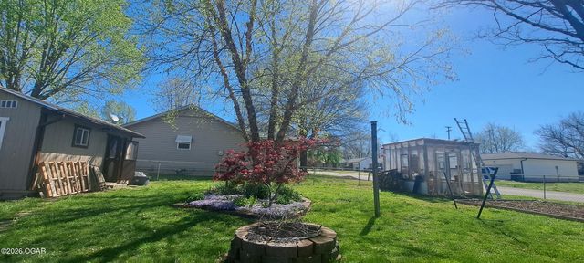 753 W Wickersham Drive, Webb City, MO 64870