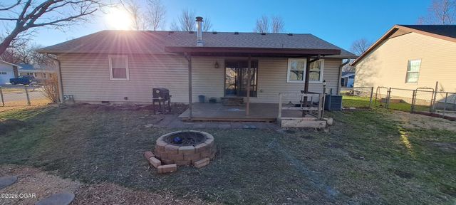 753 W Wickersham Drive, Webb City, MO 64870