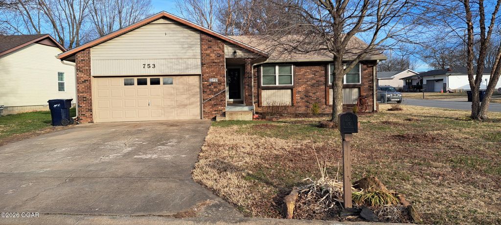 753 W Wickersham Drive, Webb City, MO 64870