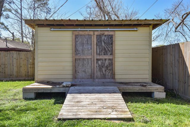 57 E Candlewood, Lake Jackson, TX 77566