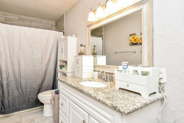 57 E Candlewood, Lake Jackson, TX 77566