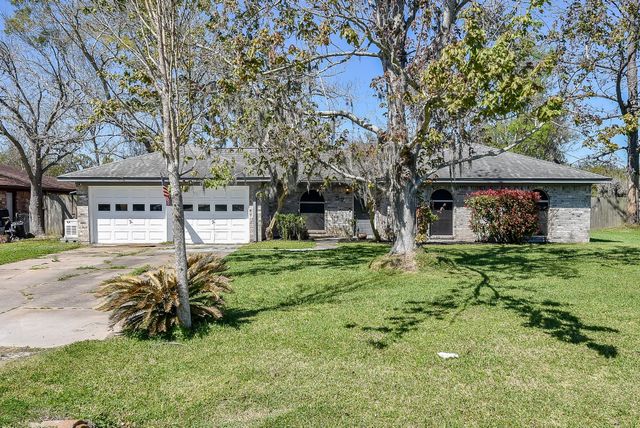 57 E Candlewood, Lake Jackson, TX 77566