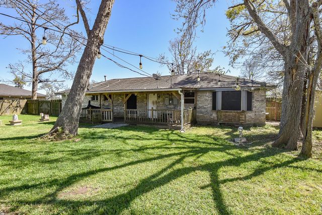 57 E Candlewood, Lake Jackson, TX 77566