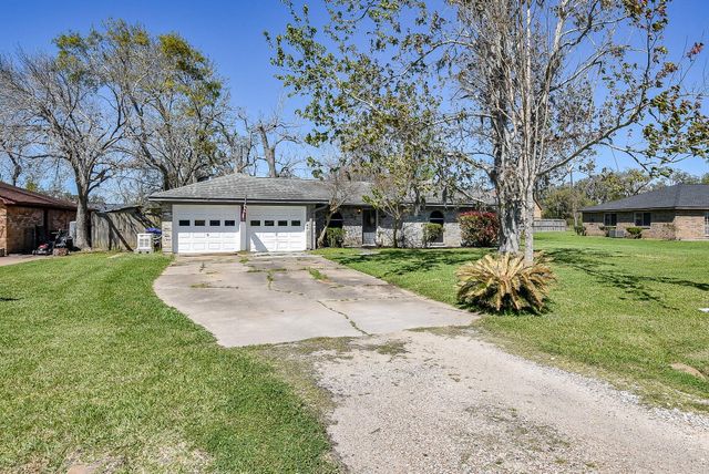 57 E Candlewood, Lake Jackson, TX 77566