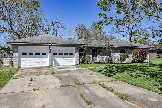 57 E Candlewood, Lake Jackson, TX 77566