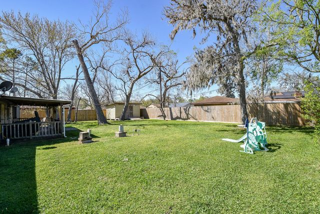 57 E Candlewood, Lake Jackson, TX 77566