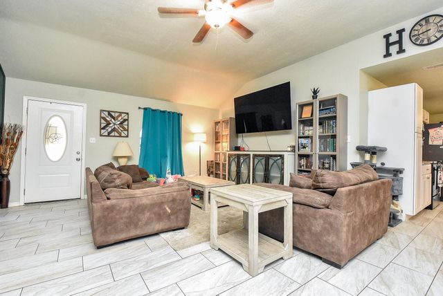 57 E Candlewood, Lake Jackson, TX 77566