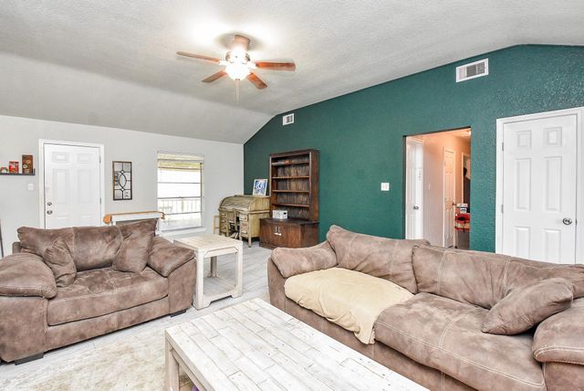 57 E Candlewood, Lake Jackson, TX 77566