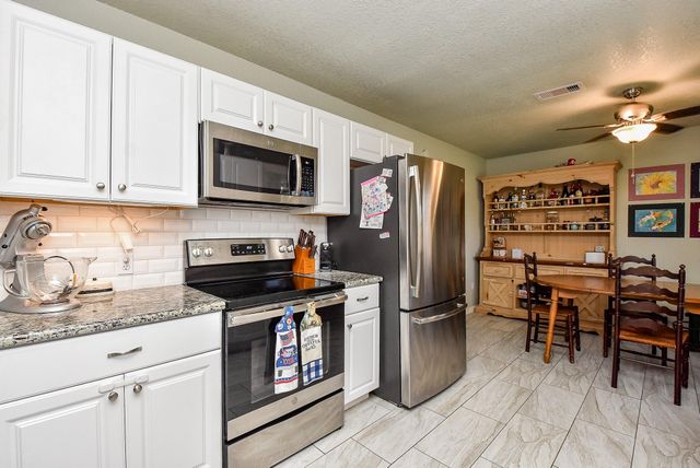 57 E Candlewood, Lake Jackson, TX 77566