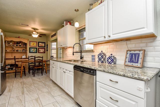 57 E Candlewood, Lake Jackson, TX 77566