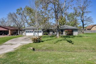 57 E Candlewood, Lake Jackson, TX 77566