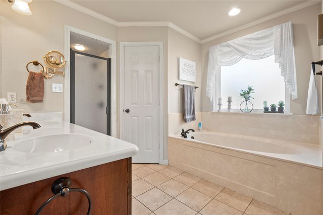 142 Phillip Circle, Hewitt, TX 76643