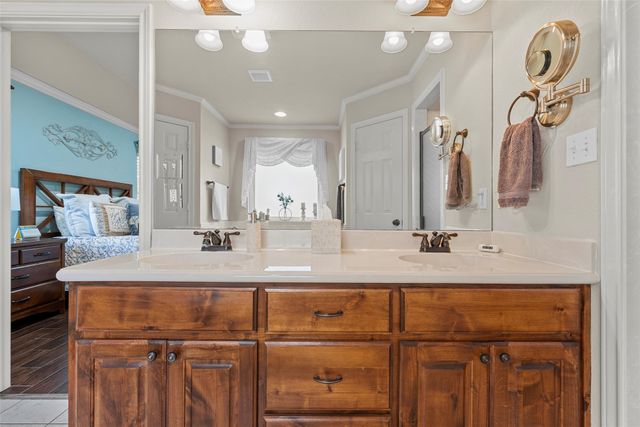 142 Phillip Circle, Hewitt, TX 76643