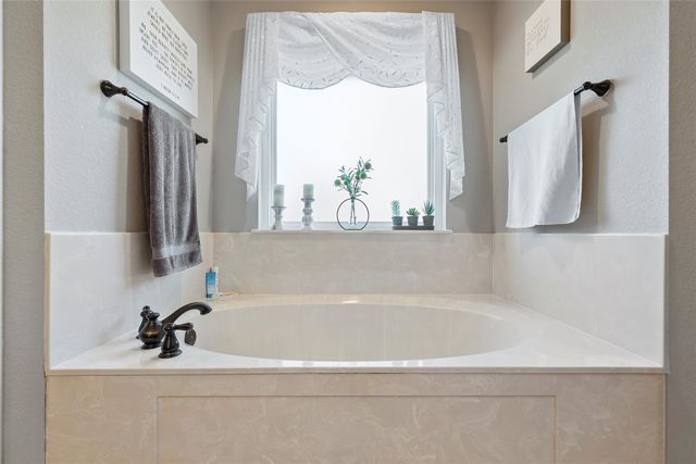 142 Phillip Circle, Hewitt, TX 76643