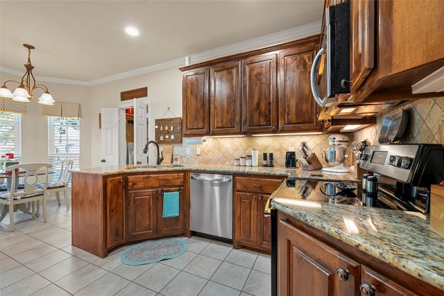 142 Phillip Circle, Hewitt, TX 76643