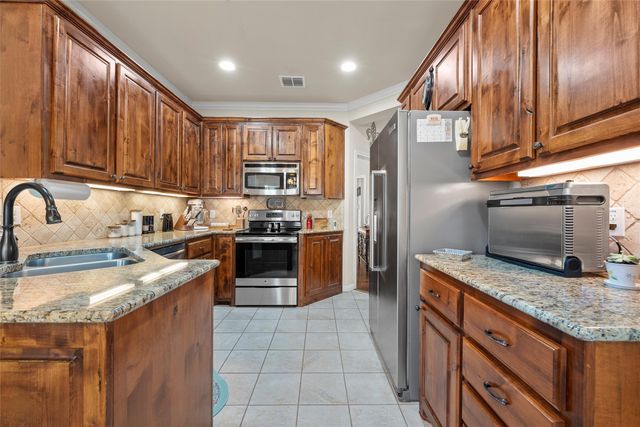 142 Phillip Circle, Hewitt, TX 76643