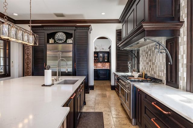 200 BRIGHTWATERS BOULEVARD NE, St Petersburg, FL 33704