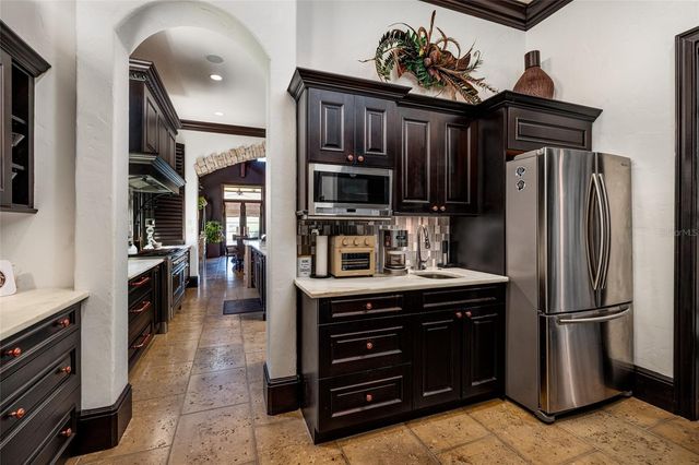 200 BRIGHTWATERS BOULEVARD NE, St Petersburg, FL 33704