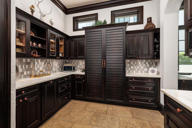200 BRIGHTWATERS BOULEVARD NE, St Petersburg, FL 33704