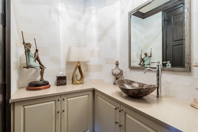 200 BRIGHTWATERS BOULEVARD NE, St Petersburg, FL 33704
