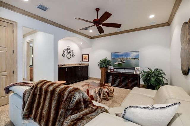200 BRIGHTWATERS BOULEVARD NE, St Petersburg, FL 33704