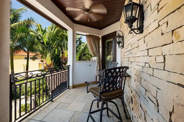 200 BRIGHTWATERS BOULEVARD NE, St Petersburg, FL 33704