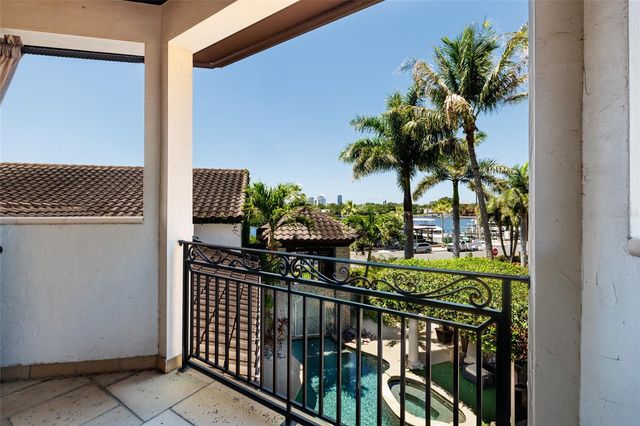 200 BRIGHTWATERS BOULEVARD NE, St Petersburg, FL 33704