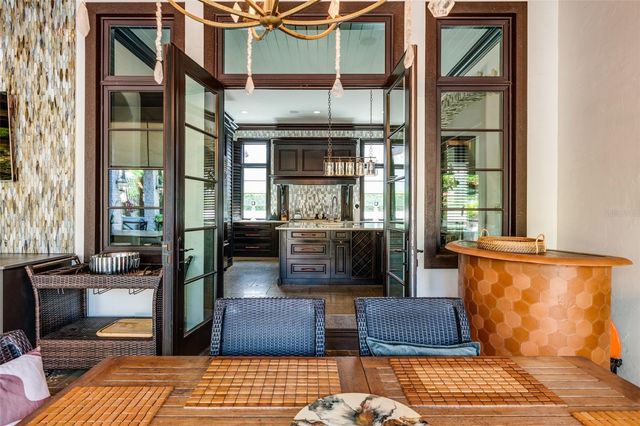 200 BRIGHTWATERS BOULEVARD NE, St Petersburg, FL 33704