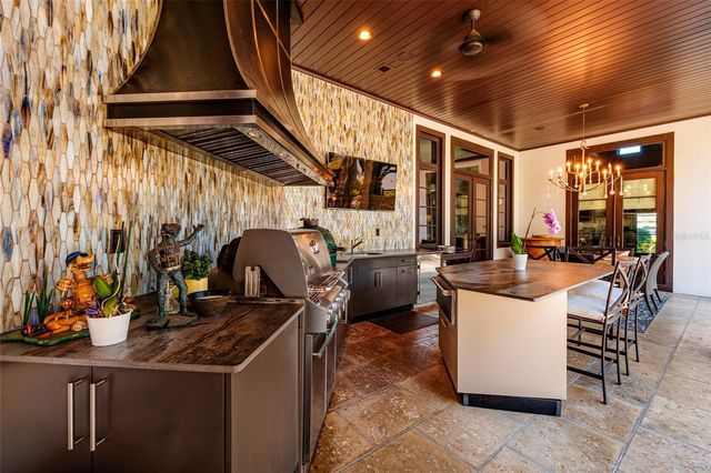 200 BRIGHTWATERS BOULEVARD NE, St Petersburg, FL 33704