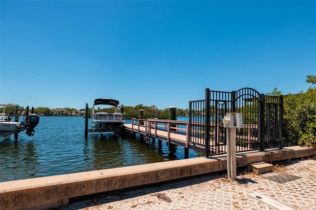 200 BRIGHTWATERS BOULEVARD NE, St Petersburg, FL 33704