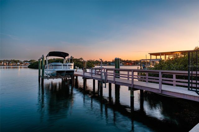 200 BRIGHTWATERS BOULEVARD NE, St Petersburg, FL 33704