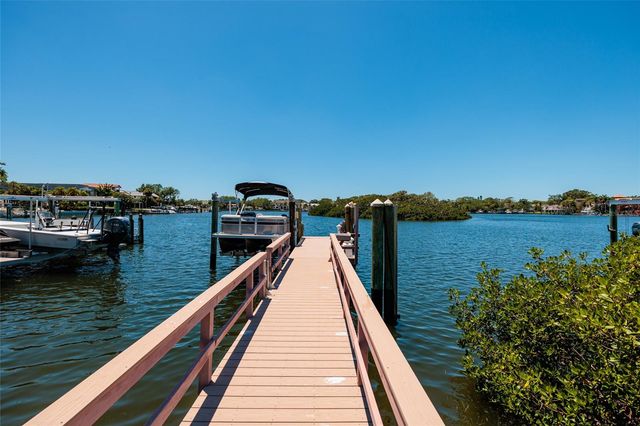 200 BRIGHTWATERS BOULEVARD NE, St Petersburg, FL 33704